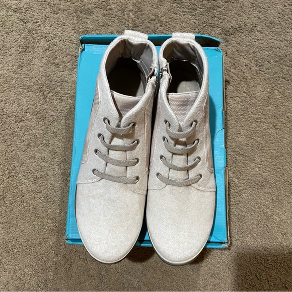 Bzees Kick Back Fabric Comfort Boots Women’s Size 10 M Stretch Fit Cushion Taupe - Picture 7 of 13